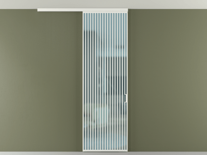 Алюминевая перегородка vd1_06 Алюминий светло-серый Сатинированное голубое стекло, триплекс, 6мм. Цвет Алюминий светло-серый. Материал Алюминий в эмали. Коллекция Перегородка Formato вдоль стены на потолок одностворчатая. Картинка.